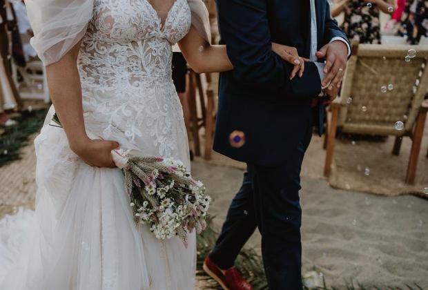 Fotografía cedida hoy, por la agencia Wedding Memories, donde se observa un detalle de una boda en Ciudad de México.