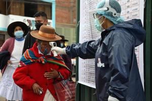 El ausentismo añade caos e incertidumbre a la jornada electoral peruana