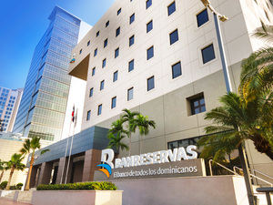Presidente Abinader resalta liderazgo y expansión de Banreservas
