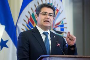 El presidente de Honduras pide a países donar o vender el exceso de vacuna anticovid