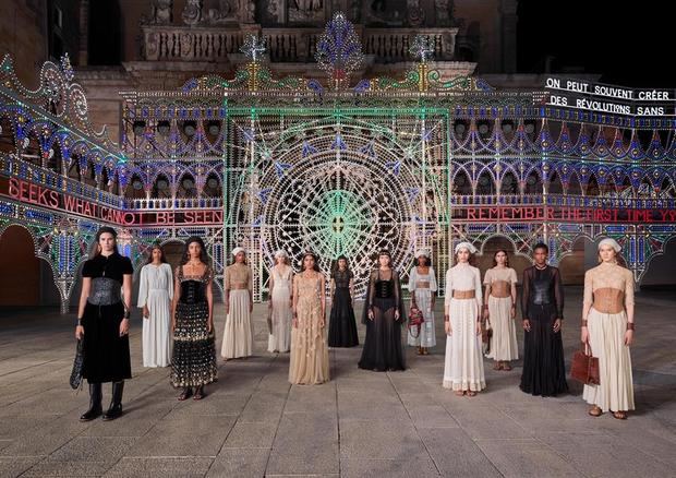 Fotografía final del desfile de la colección Dior-Cruise.