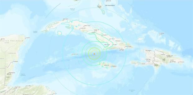 Fotograma tomado del Servicio Geológico de los Estados Unidos que muestra el mapa interactivo de la incidencia de un terremoto de magnitud 7,7, este martes a 120 kilómetros del extremo noroeste de Jamaica y 80 kilómetros del sureste de Cuba, con una profundidad de 10 kilómetros. 