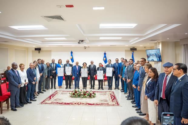 Senado de la República juramenta y posesiona a los nuevos miembros de la Cámara de Cuentas.