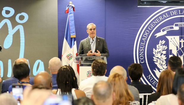 Presidente Abinader en reunión con dominicanos en Nueva York.