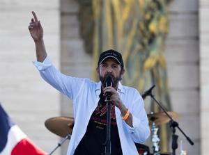 Juan Luis Guerra lanza 