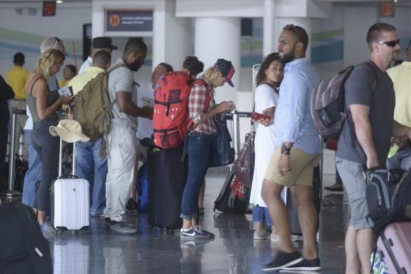 28/02/2020 17:45 (UTC)
Autor:
USR_PMU
Temática:
Sanidad y salud » Enfermedad
La República Dominicana recibe cuatro vuelos a la semana desde Italia, que aporta unos 8.000 visitantes mensuales al país caribeño, que tiene en el turismo su principal fuente de ingresos. 