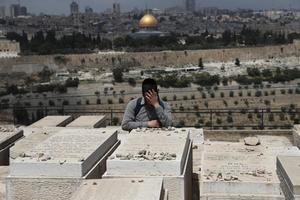 Israel recuerda a sus caídos con un día de luto y visitas a los cementerios