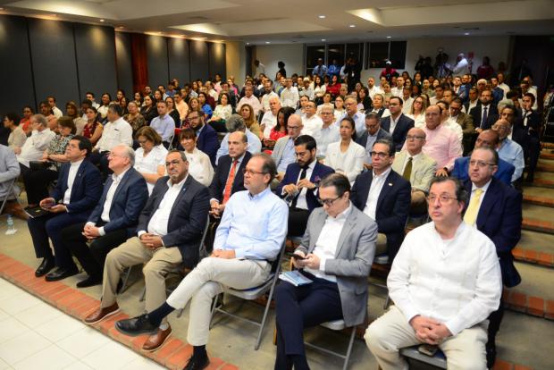 Académicos y empresarios propugnan por una reforma fiscal equilibrada que promueva el crecimiento