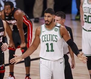 Celtics ganan el duelo a los Bucks; primer partido suspendido por coronavirus