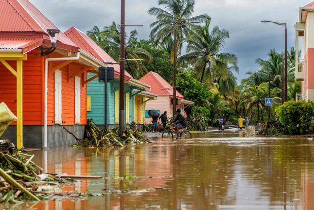 Veintisiete provincias siguen en alerta por los efectos del huracán Fiona