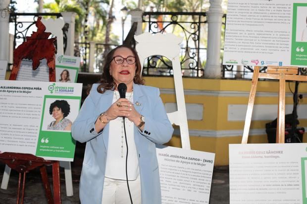 Gobernadora provincial de Santiago, Rosa Santos.