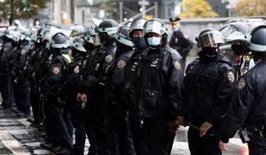 Protestas y falsas amenazas de bomba en Nueva York tras el asalto al Capitolio