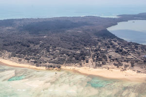 Tonga, sumida en un 