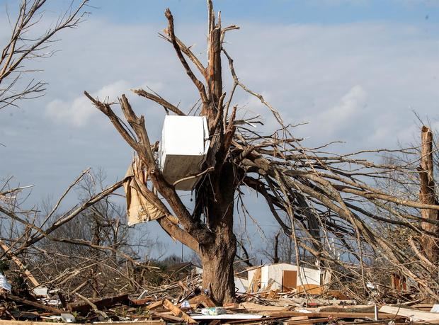 Prosigue la búsqueda del más del centenar de desaparecidos por los tornados en EE.UU.