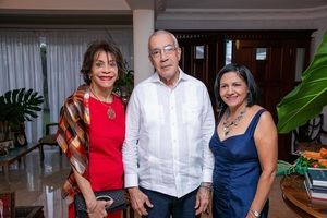 Gladys Sención, Juan Reyes y Nelly Ciprián