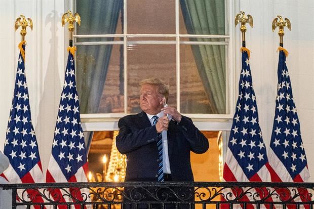 El presidente de Estados Unidos, Donald Trump, regresó este lunes a la Casa Blanca tras una hospitalización de tres días para tratarse de la COVID-19. 