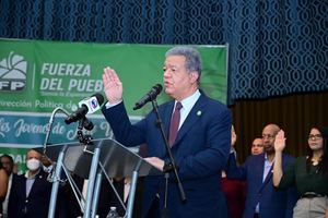 Leonel Fernández concluye recorrido en Nueva York con récord de 21 juramentaciones