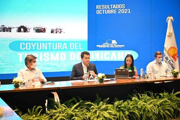 “La recuperación de nuestro turismo es constante y sólida. Hoy les anuncio que octubre registró el mayor crecimiento de ese mes en la historia”, dijo el ministro Collado.