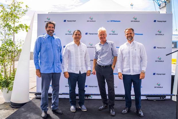 Torbjorn Stigson, director de ventas y servicio al cliente del área de caribe de Hapag-Lloyd, Ewald Teddy Heinsen, director de E.T Heinsen, y Ramón Badía, director comercial de DP World en la República Dominicana.