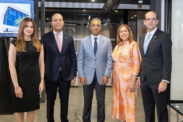 Margarita Armenteros, Calos Julio Camilo, Joel Santos, Mildred Peralta y Gianni Landolfi.