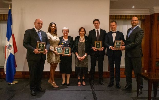 OPT recibe reconocimiento de la Embajada de RD en Alemania por aportes al desarrollo turístico del país.