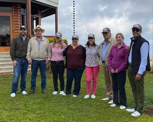 Embajadora de los Estados Unidos visita proyecto agroforestal MACAPI