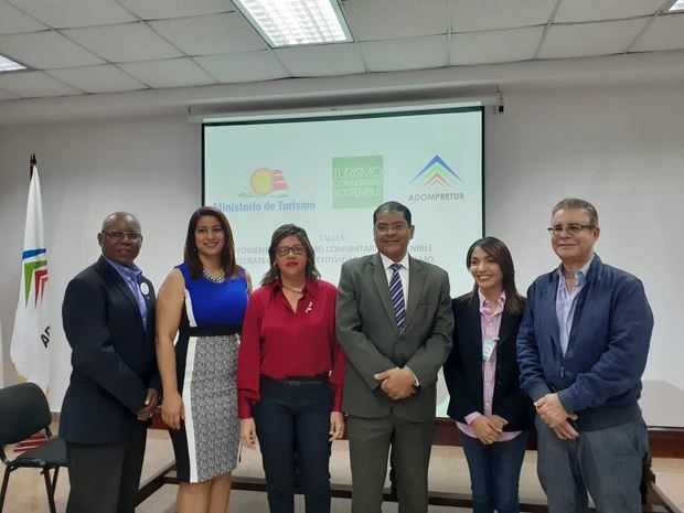 Pascual Santillana, Yenny Polanco, Maribel Villalona, José María Reyes, Wendy Mora y Luis José Chávez.