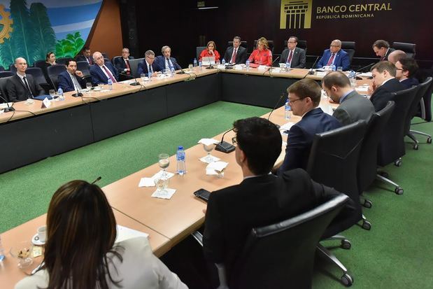 Reunión inversionistas franceses en el Banco Central de la República Dominicana.