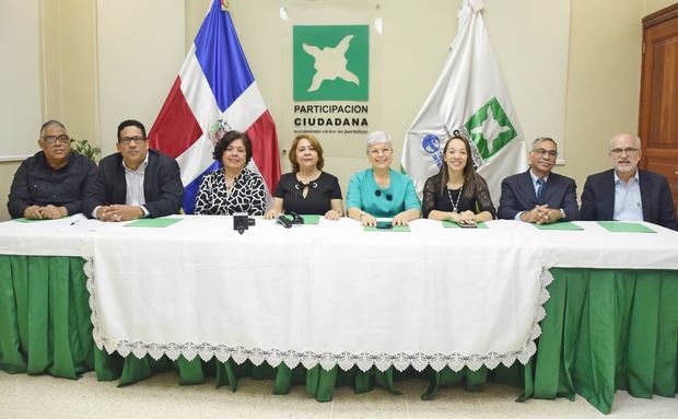 Miembros del movimiento cívico no partidista Participación Ciudadana, PC, propuso hoy que la Junta Central Electoral prohíba a los partidos políticos hacer campaña electoral.