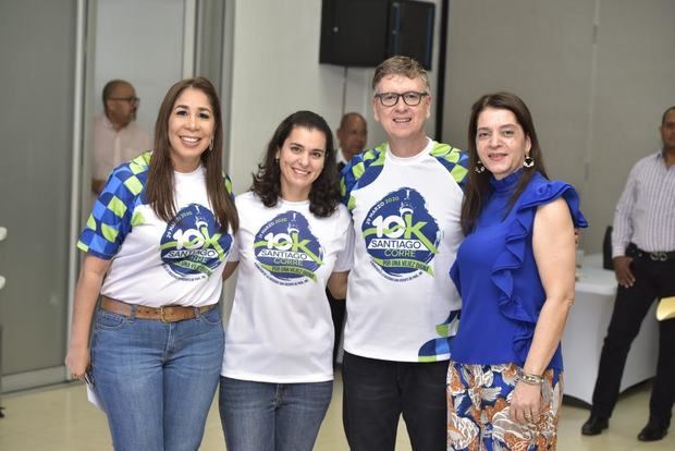 Grisbel Medina, Amalia Moscoso, Paulo Paiewonsky y Aury Fernández. 