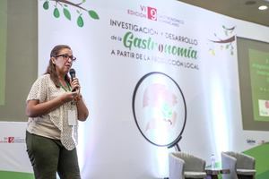 Madelaine Vásquez en el  Foro Gastronómico Dominicano.