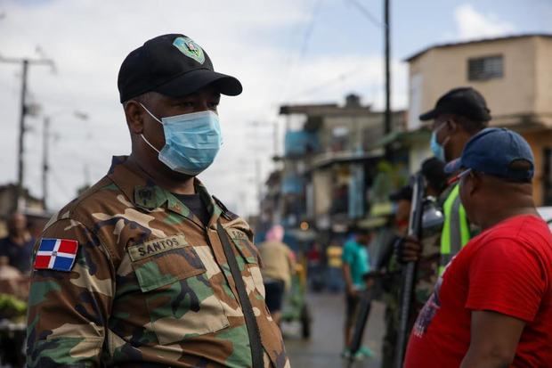 Ministerio de Defensa, la Policía Nacional y la Alcaldía del Distrito Nacional toman medidas de prevención del Covid-19 en avenida Duarte de esta capital.