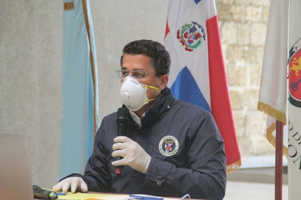 alcalde del Distrito Nacional, David Collado, anunció este martes que estará entregando un millón de mascarillas y guantes a los ciudadanos.