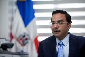 Ministro de Economía y Director del CeiRD plantean oportunidades para reactivar la economía