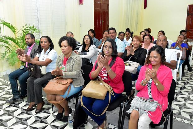 El Ministerio de Educación (MINERD), a través del Instituto Nacional de Formación y Capacitación del Magisterio (INAFOCAM), convocó a docentes activos del sistema educativo público dominicano para que se beneficien de becas.