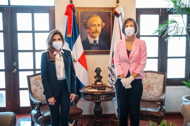 Alcaldesa del Distrito Nacional, Carolina Mejía recibió la visita de cortesía de la embajadora de Canadá, Shauna Hemingway.