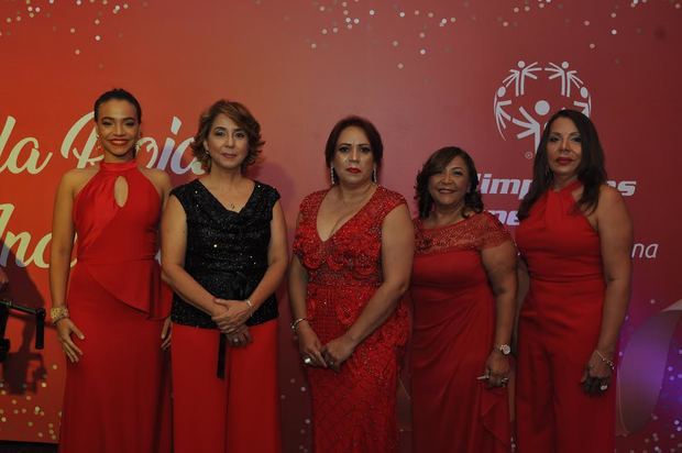 Mabel Rivero, Rosario Nicasio, Ingrid de Ramón, Marcia de Mejía e Isabel Pujols.