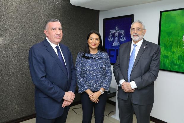 Ricardo Pellerano, Lucy Objío y Vitelio Mejía.