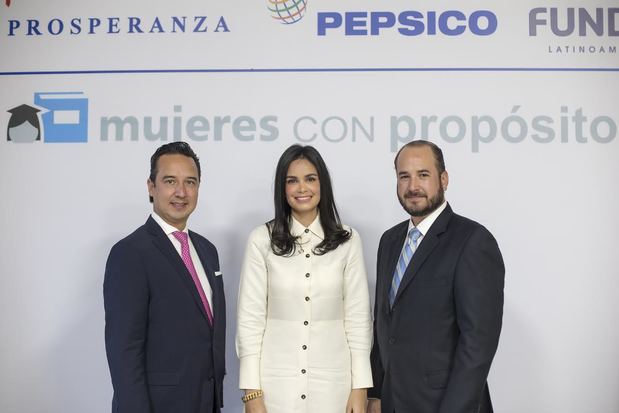 Constancio Salazar, líder de Unidad de Mercado de República Dominicana de PepsiCo, Judith Cury presidenta de Prosperanza y Héctor Cerna gerente de negocios de Fundes.