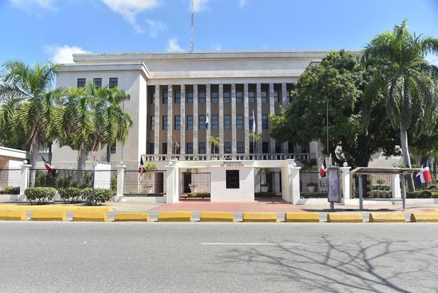 Fachada Ministerio de Educación, MINERD.