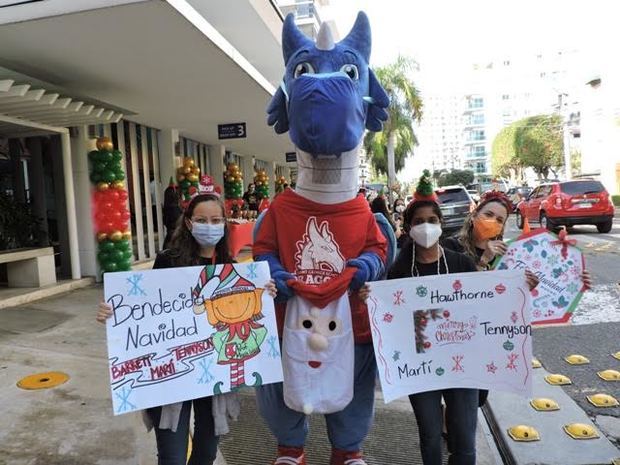 AMPSGS con Drive-Thru da la Bienvenida a la Navidad.