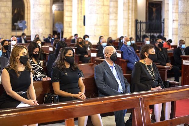 Los actos incluyeron una misa de acción de gracias y una ofrenda floral en el Altar de la Patria.