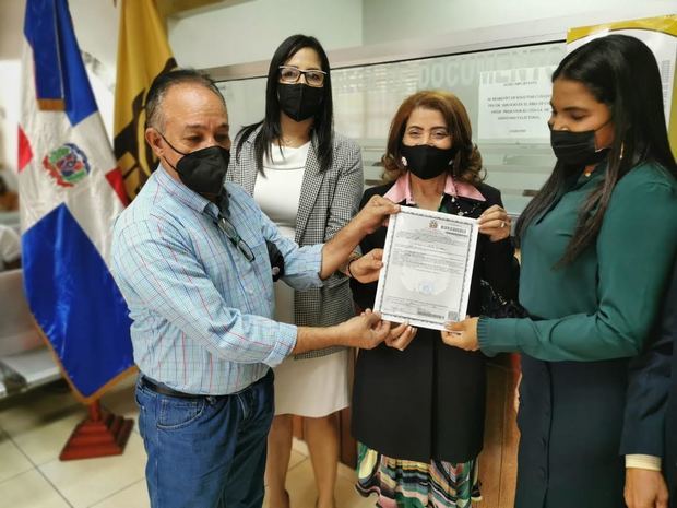 JCE supervisa proceso de validación de actas en oficialías de San Francisco de Macorís.