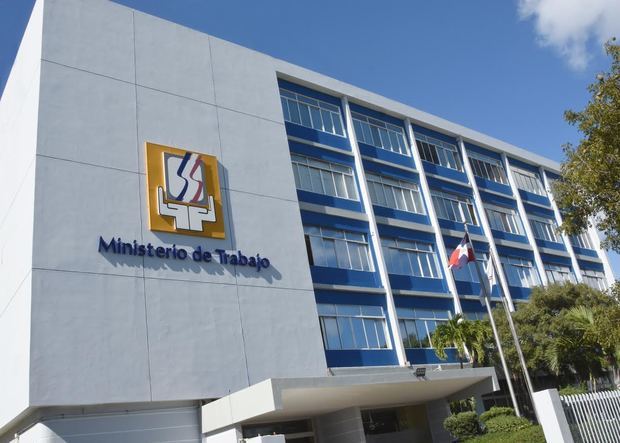 Ministerio de Trabajo invita a reclutamiento en Santo Domingo Este.