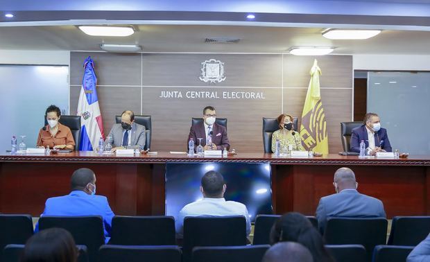 7mo. Encuentro regional con miembros titulares y secretarios de JCE.