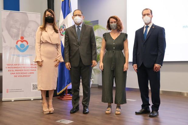 Miriam Batista, Luis Vergés, Rosa Cañete y Luis Manuel Tolentino.