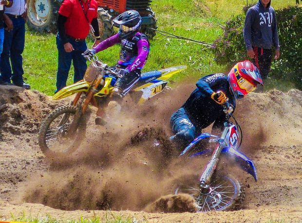 Manny Mora mantiene dominio motocross en RD.