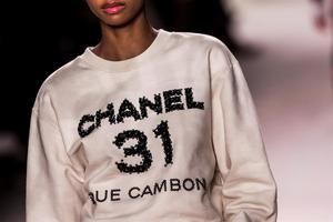 Chanel presenta su colección Crucero que tuvo que aplazar en mayo