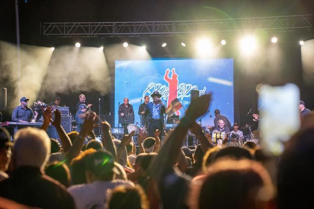 El merenguero quisqueyano, Sergio Vargas, canta en la fiesta 'Cooperstown Dominican Latin Fest', en Cooperstown, Nueva York, EE. UU.