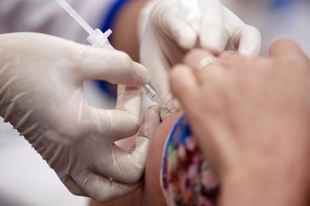 Argentina recibe tercer lote de vacunas contra la covid-19 donadas por España